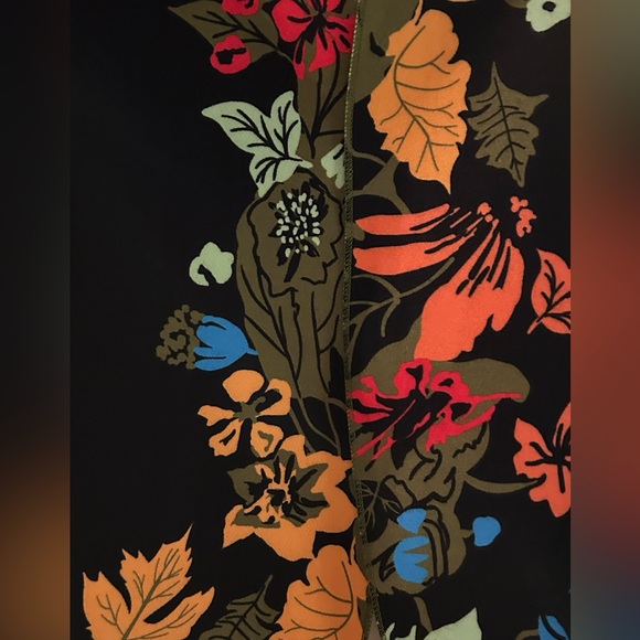 Blk jacket with floral design by : MissLook size small - Picture 3 of 7